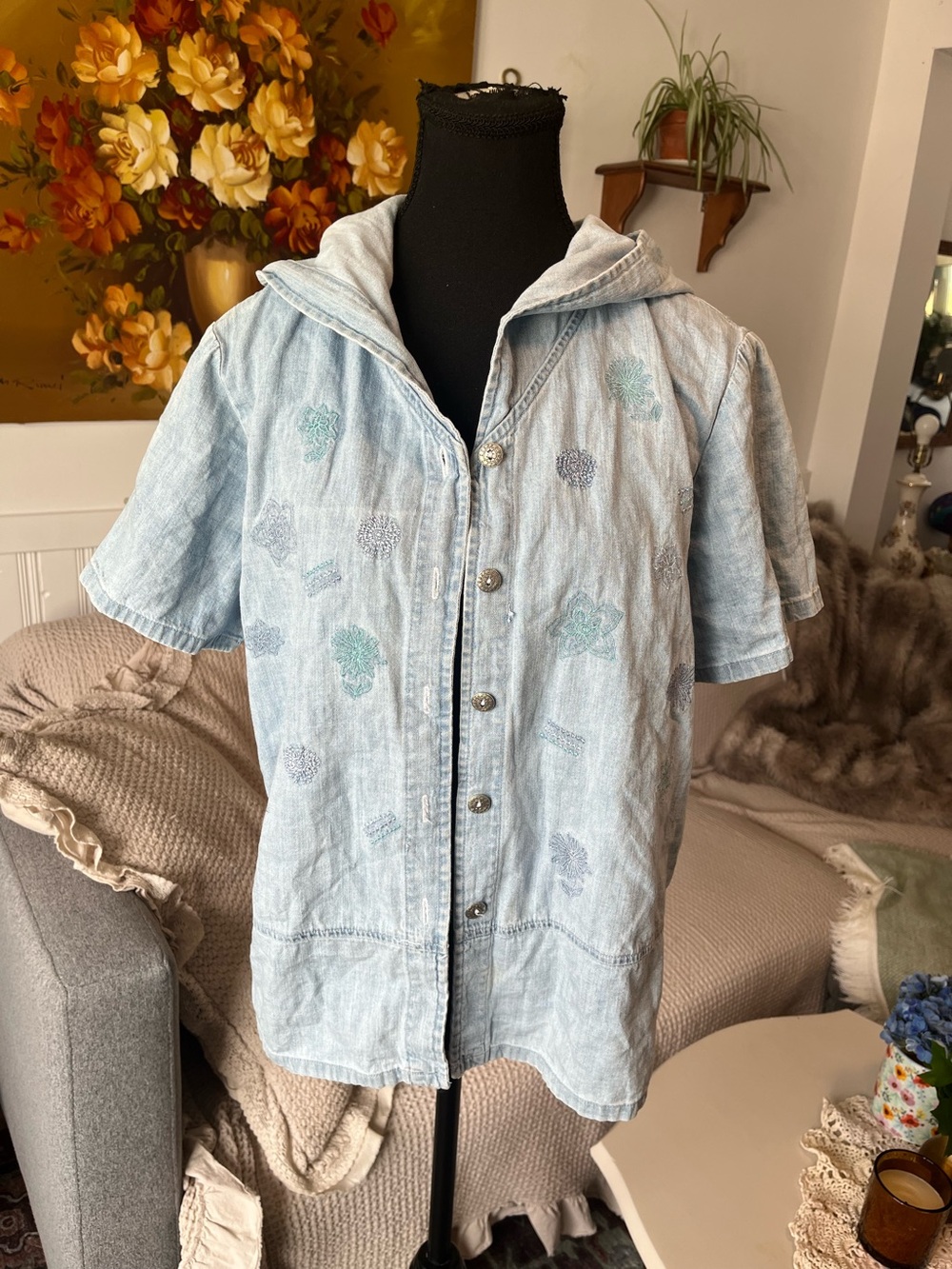 Women’s vintage Jean jacket Light Wash Short Sleeve Denim Jacket with Hood - M